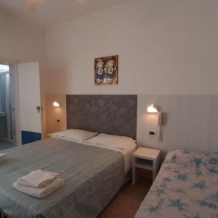 Hotel Luana Rimini Buitenkant foto