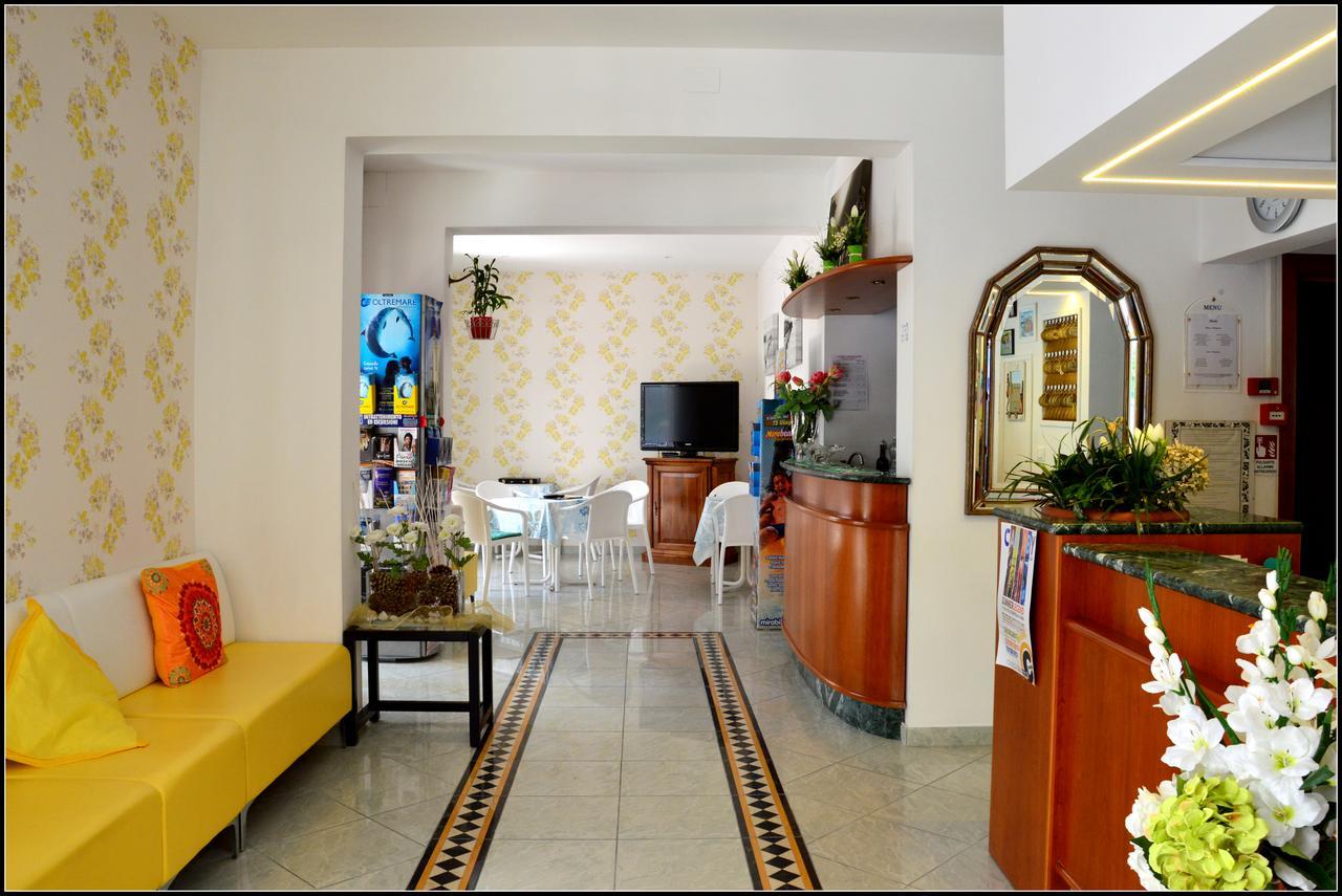Hotel Luana Rimini Buitenkant foto