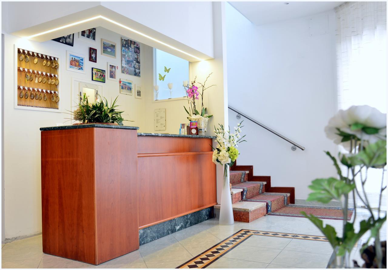 Hotel Luana Rimini Buitenkant foto