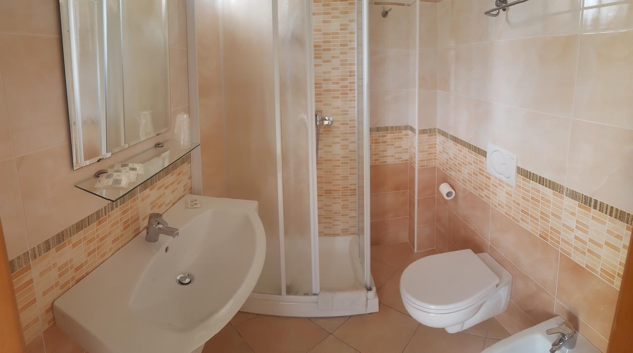 Hotel Luana Rimini Buitenkant foto