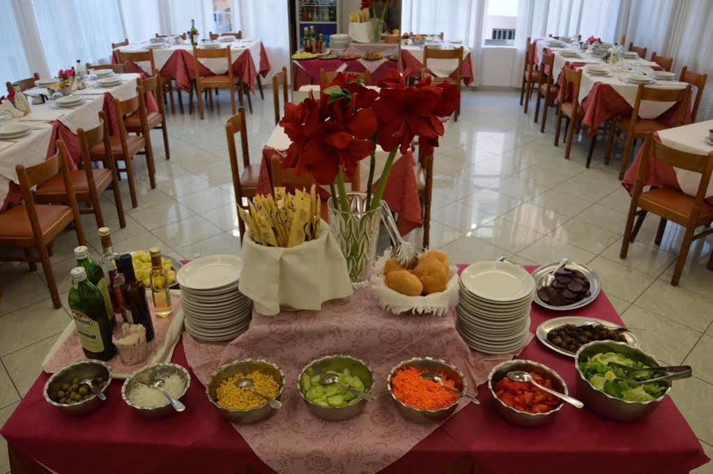 Hotel Luana Rimini Buitenkant foto