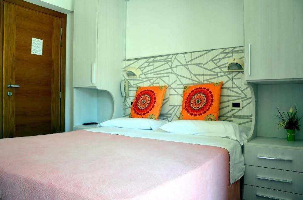 Hotel Luana Rimini Buitenkant foto